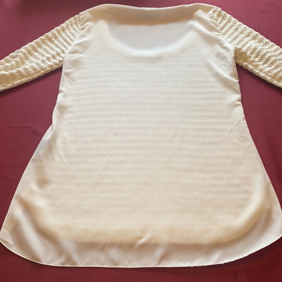 Women’s Le Chateau Sweater - Picture 5 of 6